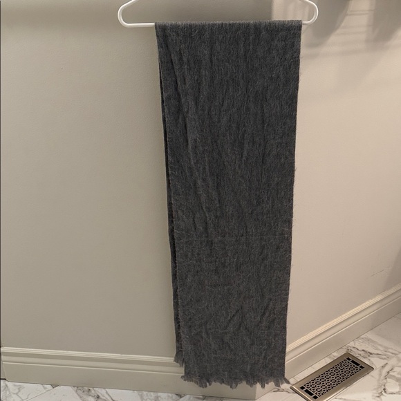 Pokoloko solid grey Fringed alpaca Scarf - Picture 8 of 9